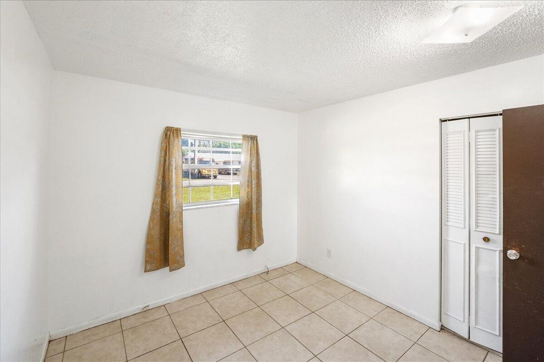 待售: $210,000 (3 贝兹, 1 浴室, 1053 平方英尺)