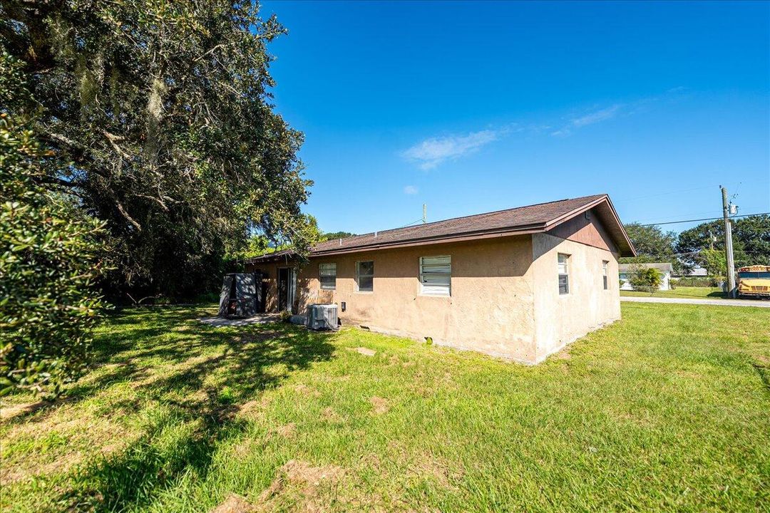 待售: $210,000 (3 贝兹, 1 浴室, 1053 平方英尺)