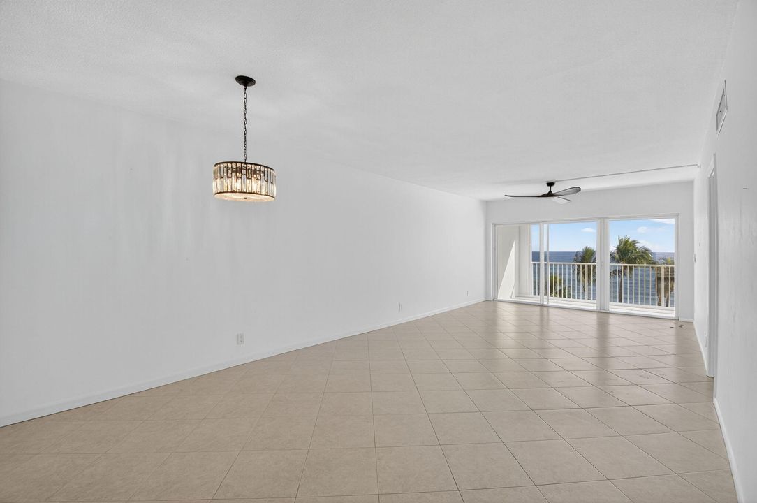 For Sale: $674,900 (2 beds, 2 baths, 988 Square Feet)