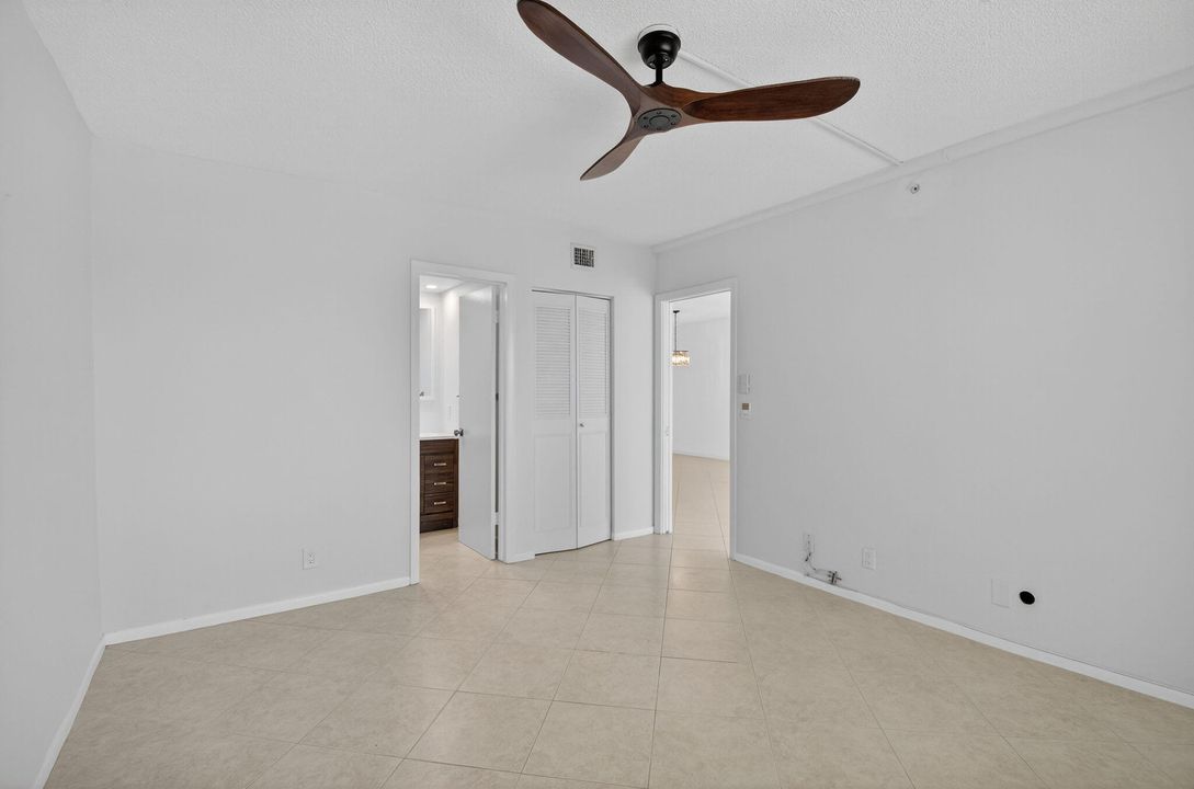 For Sale: $674,900 (2 beds, 2 baths, 988 Square Feet)