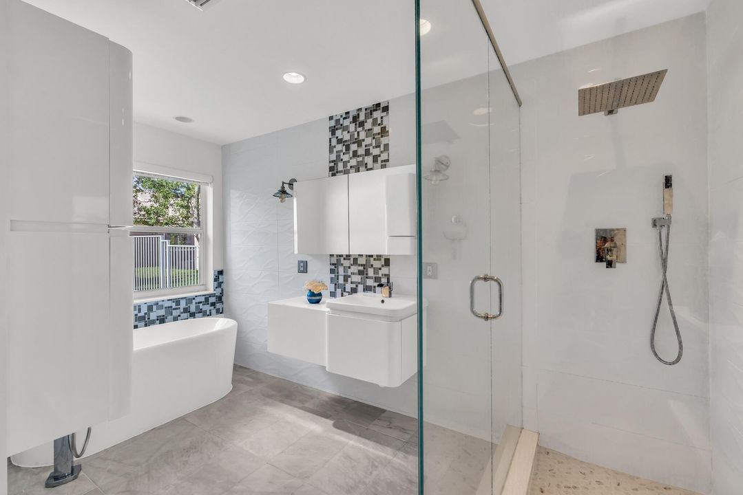 Activo con contrato: $4,000 (3 camas, 2 baños, 1505 Pies cuadrados)