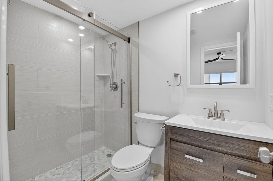 For Sale: $674,900 (2 beds, 2 baths, 988 Square Feet)