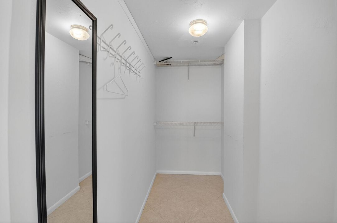 For Sale: $674,900 (2 beds, 2 baths, 988 Square Feet)