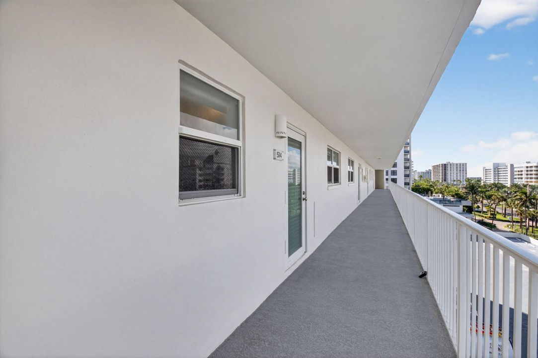 For Sale: $674,900 (2 beds, 2 baths, 988 Square Feet)