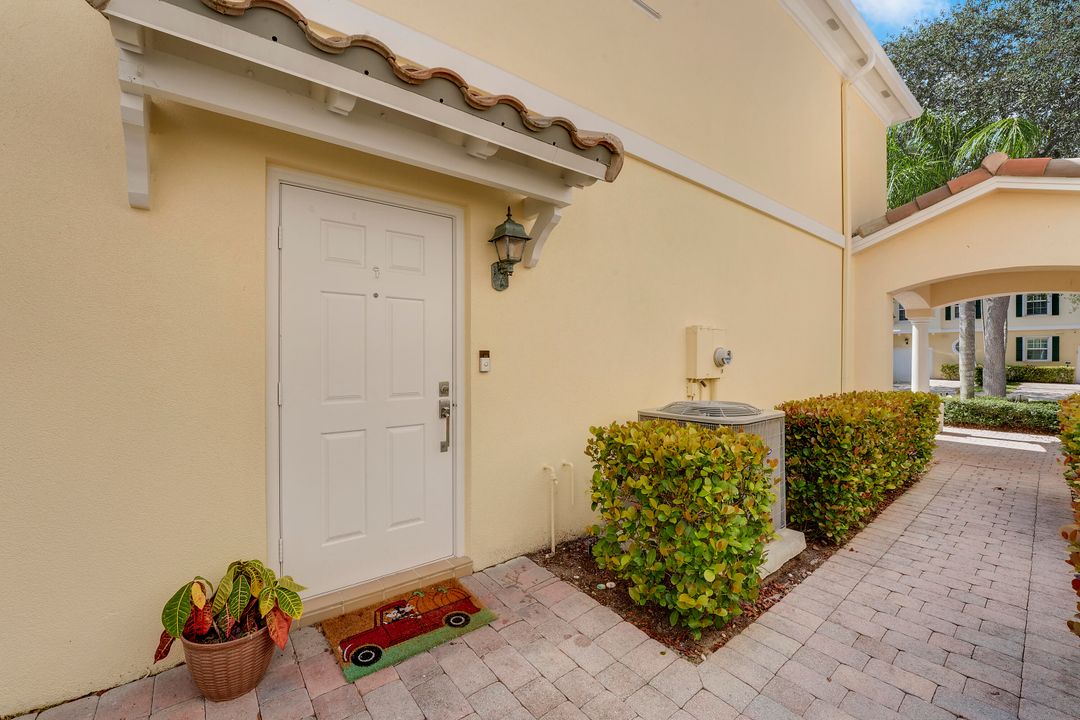 Active With Contract: $540,000 (3 beds, 2 baths, 1570 Square Feet)