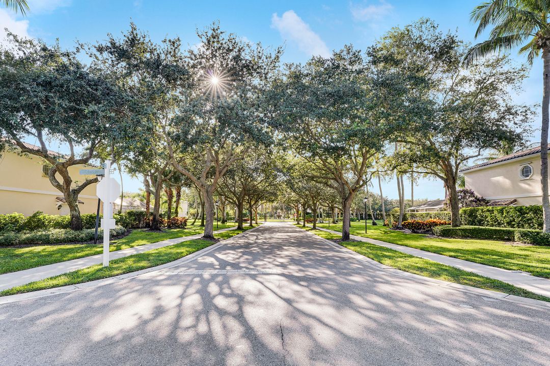 Active With Contract: $540,000 (3 beds, 2 baths, 1570 Square Feet)