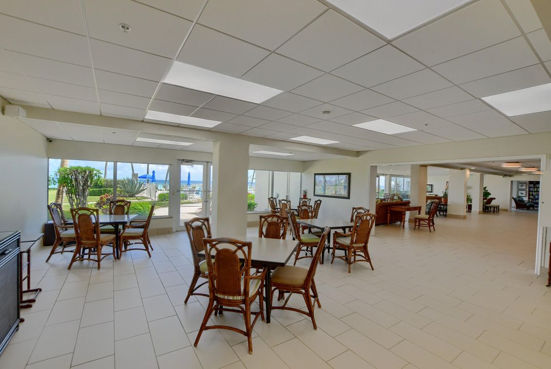 For Sale: $674,900 (2 beds, 2 baths, 988 Square Feet)