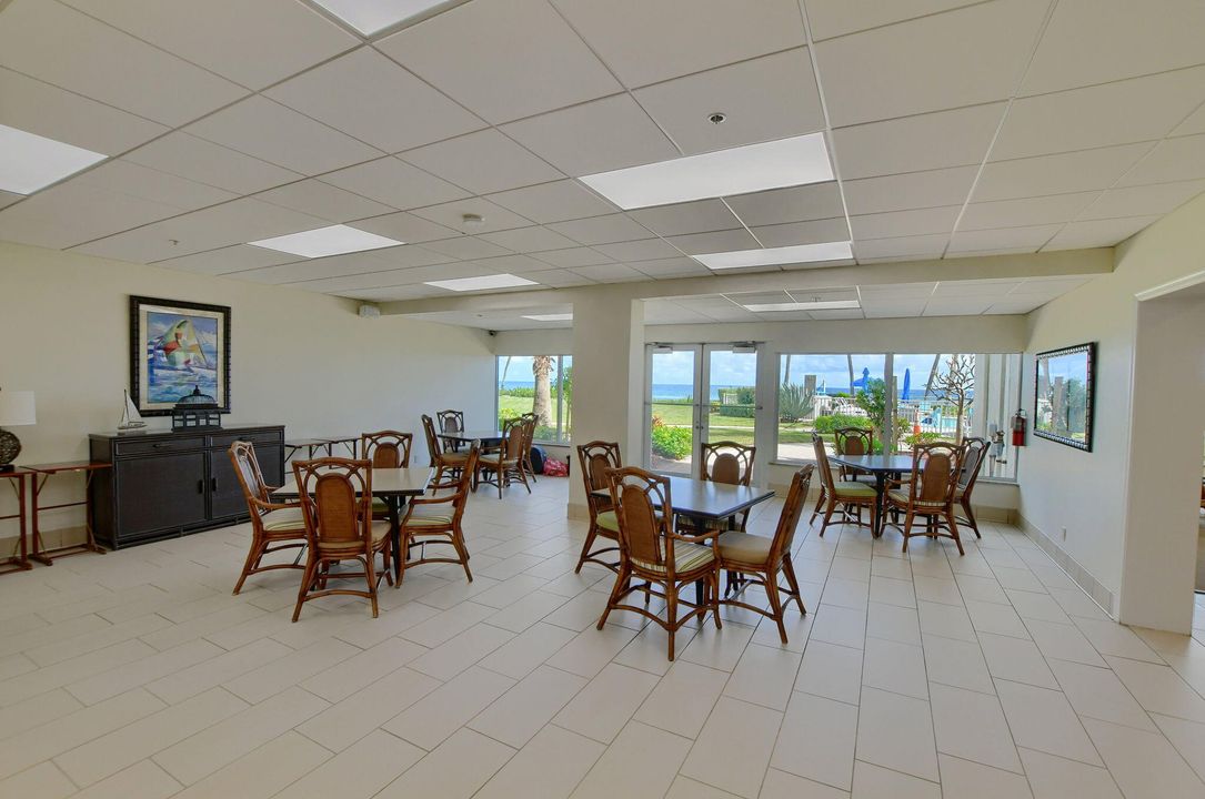 For Sale: $674,900 (2 beds, 2 baths, 988 Square Feet)