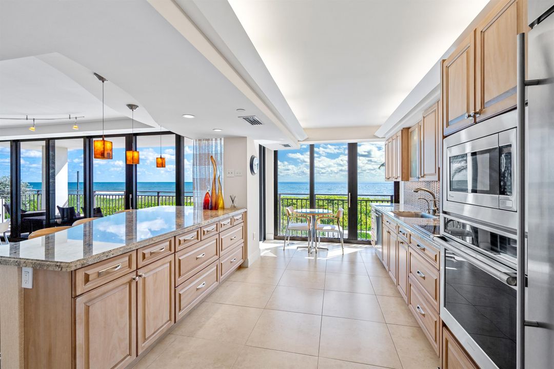 For Sale: $2,295,000 (3 beds, 2 baths, 2100 Square Feet)