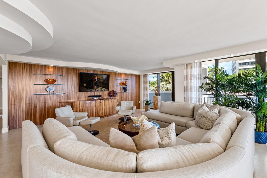 For Sale: $2,295,000 (3 beds, 2 baths, 2100 Square Feet)