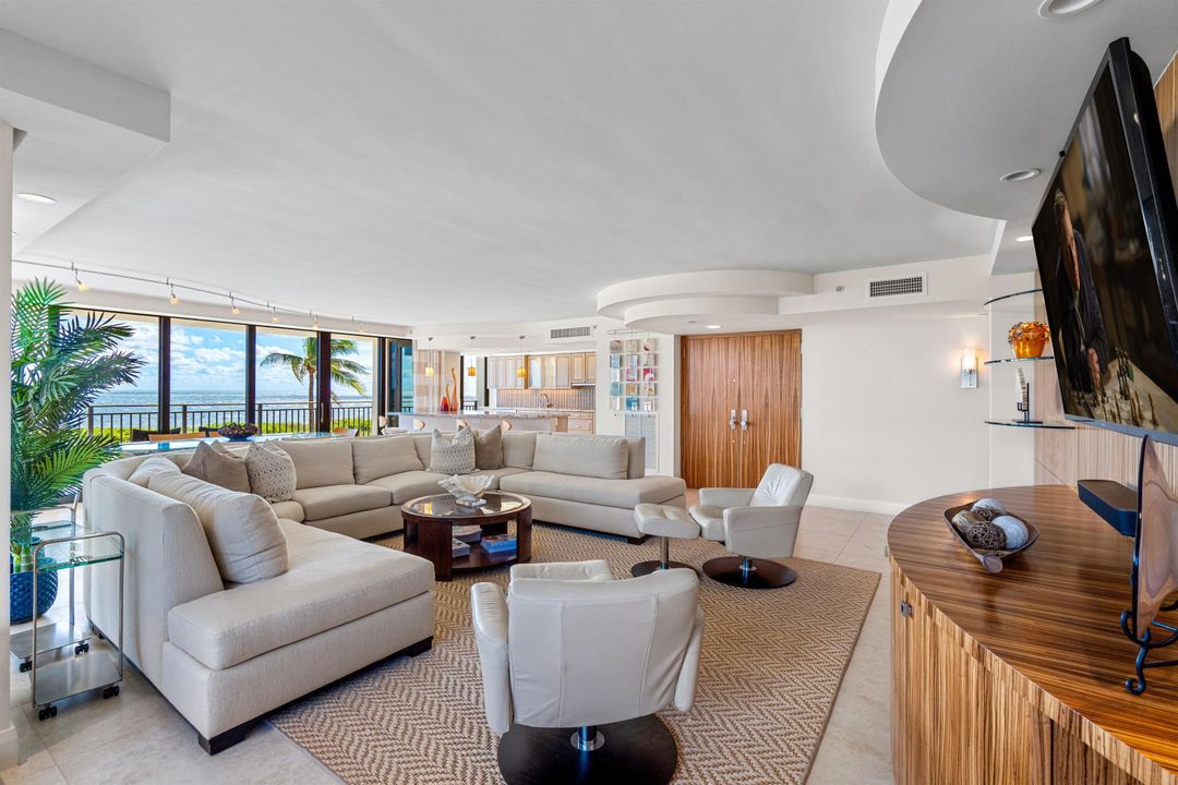 For Sale: $2,295,000 (3 beds, 2 baths, 2100 Square Feet)