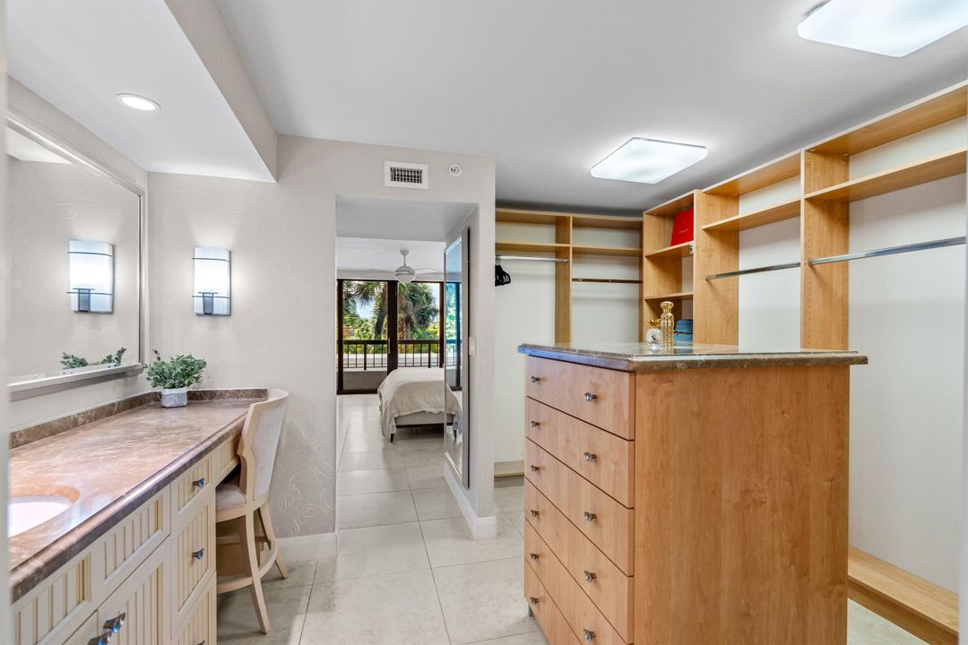 For Sale: $2,295,000 (3 beds, 2 baths, 2100 Square Feet)