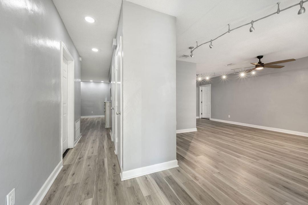 出租: $6,500 (5 贝兹, 3 浴室, 2370 平方英尺)