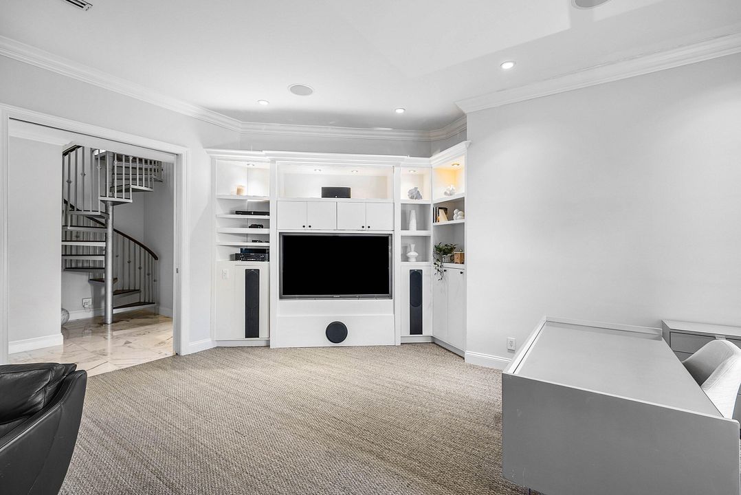 For Rent: $28,500 (3 beds, 4 baths, 4601 Square Feet)