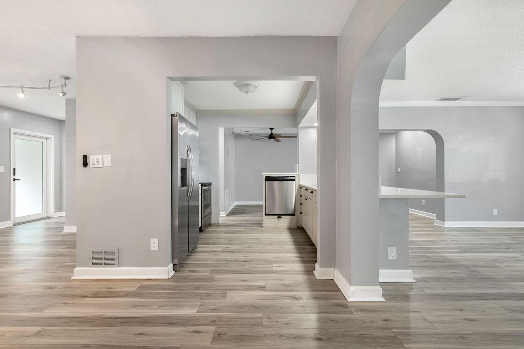 出租: $6,500 (5 贝兹, 3 浴室, 2370 平方英尺)