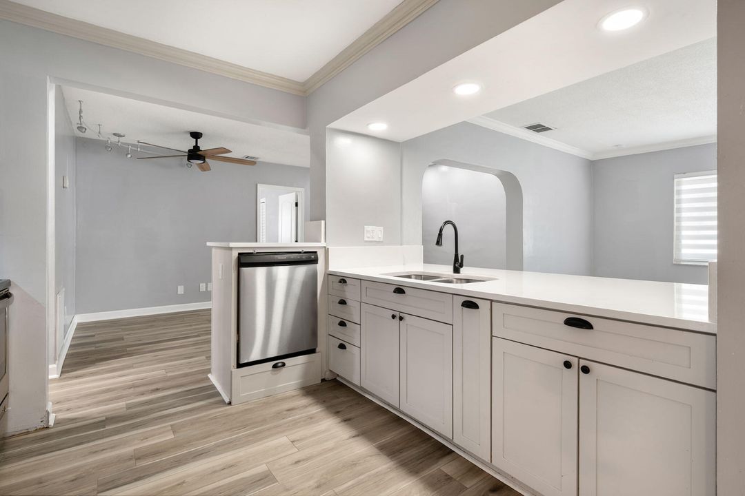 出租: $6,500 (5 贝兹, 3 浴室, 2370 平方英尺)