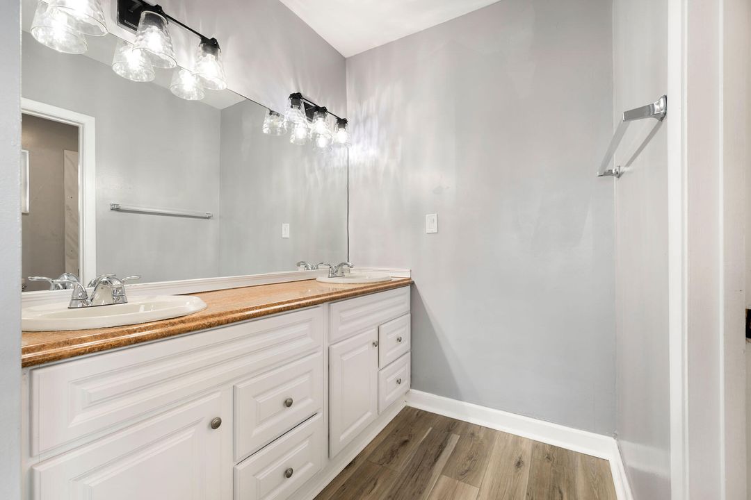 出租: $6,500 (5 贝兹, 3 浴室, 2370 平方英尺)