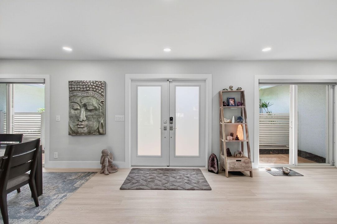 合同活跃: $1,875,000 (3 贝兹, 2 浴室, 1944 平方英尺)