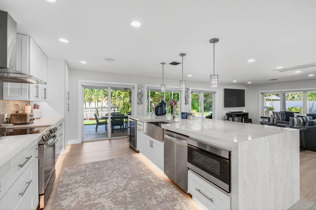 合同活跃: $1,875,000 (3 贝兹, 2 浴室, 1944 平方英尺)