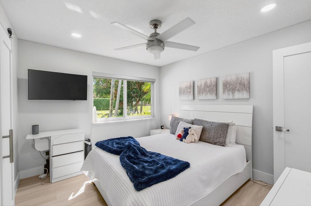 合同活跃: $1,875,000 (3 贝兹, 2 浴室, 1944 平方英尺)