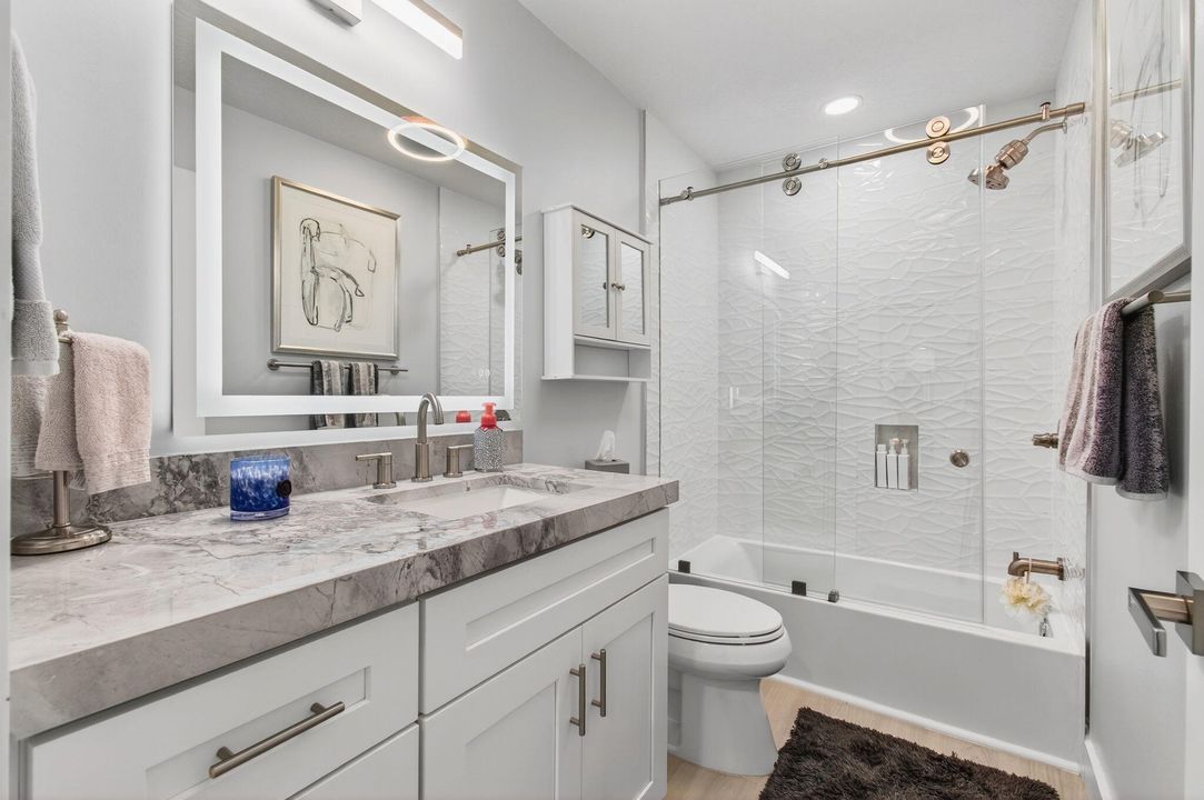 合同活跃: $1,875,000 (3 贝兹, 2 浴室, 1944 平方英尺)