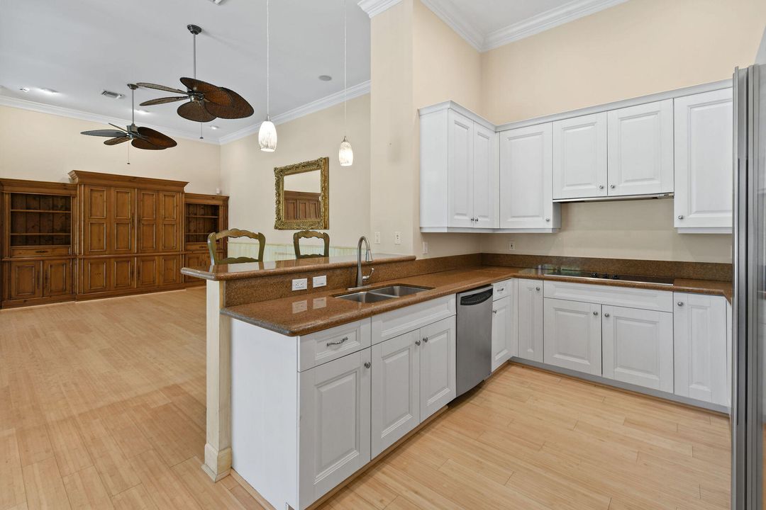 На продажу: $1,300,000 (4 спален, 4 ванн, 2478 Квадратных фут)