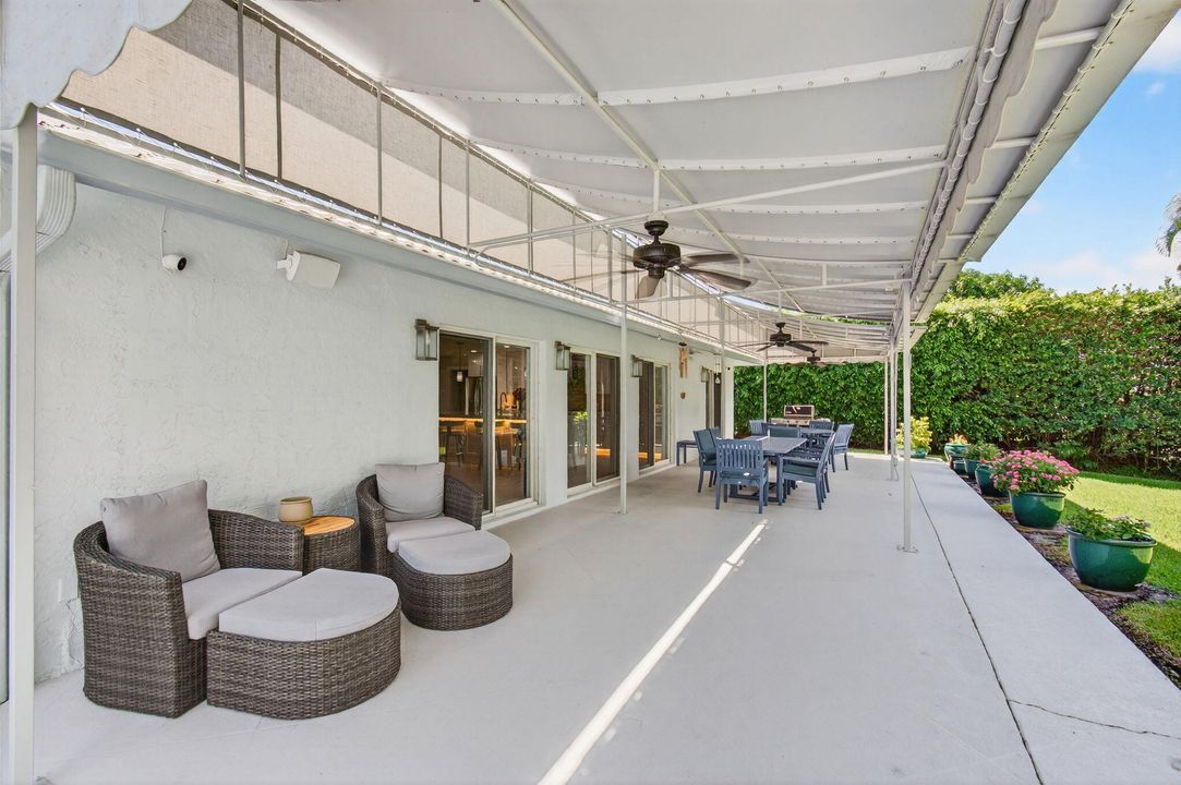 合同活跃: $1,875,000 (3 贝兹, 2 浴室, 1944 平方英尺)