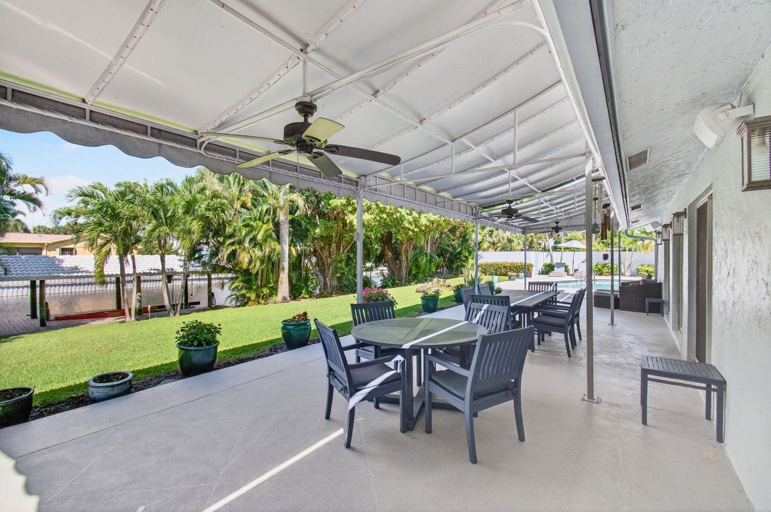 合同活跃: $1,875,000 (3 贝兹, 2 浴室, 1944 平方英尺)