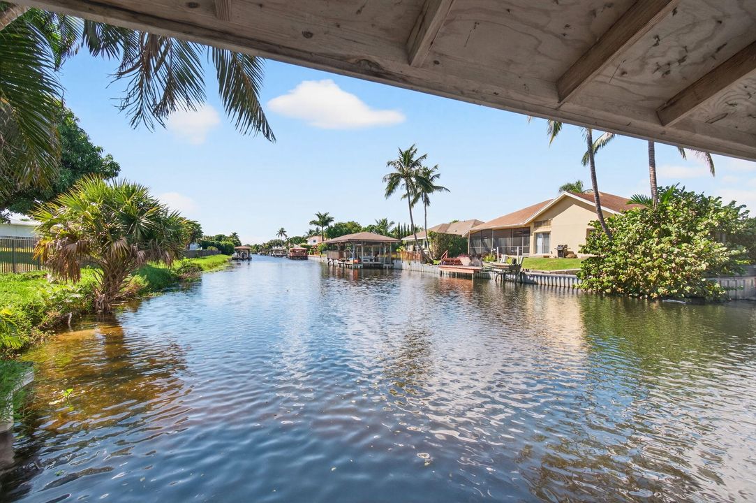 合同活跃: $1,875,000 (3 贝兹, 2 浴室, 1944 平方英尺)