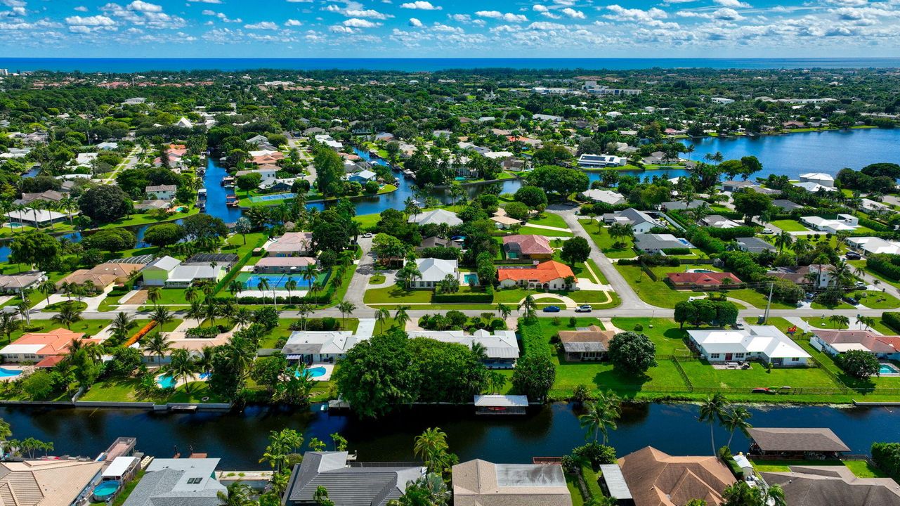 合同活跃: $1,875,000 (3 贝兹, 2 浴室, 1944 平方英尺)