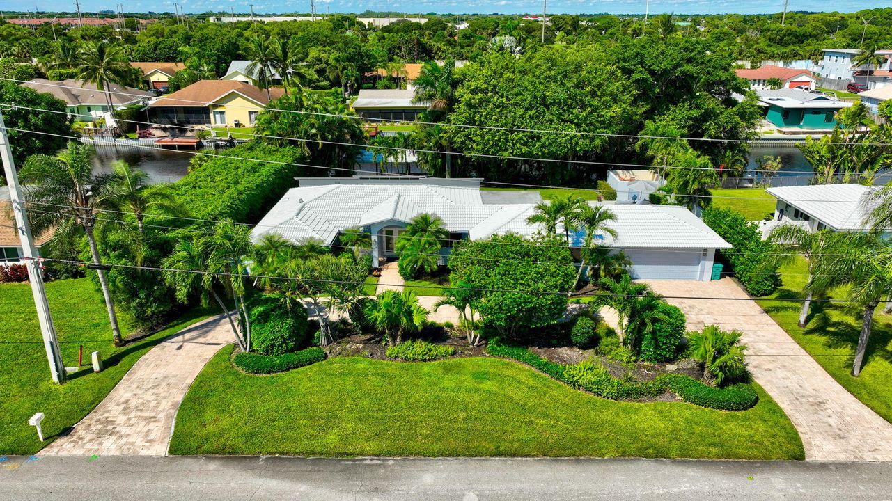 合同活跃: $1,875,000 (3 贝兹, 2 浴室, 1944 平方英尺)