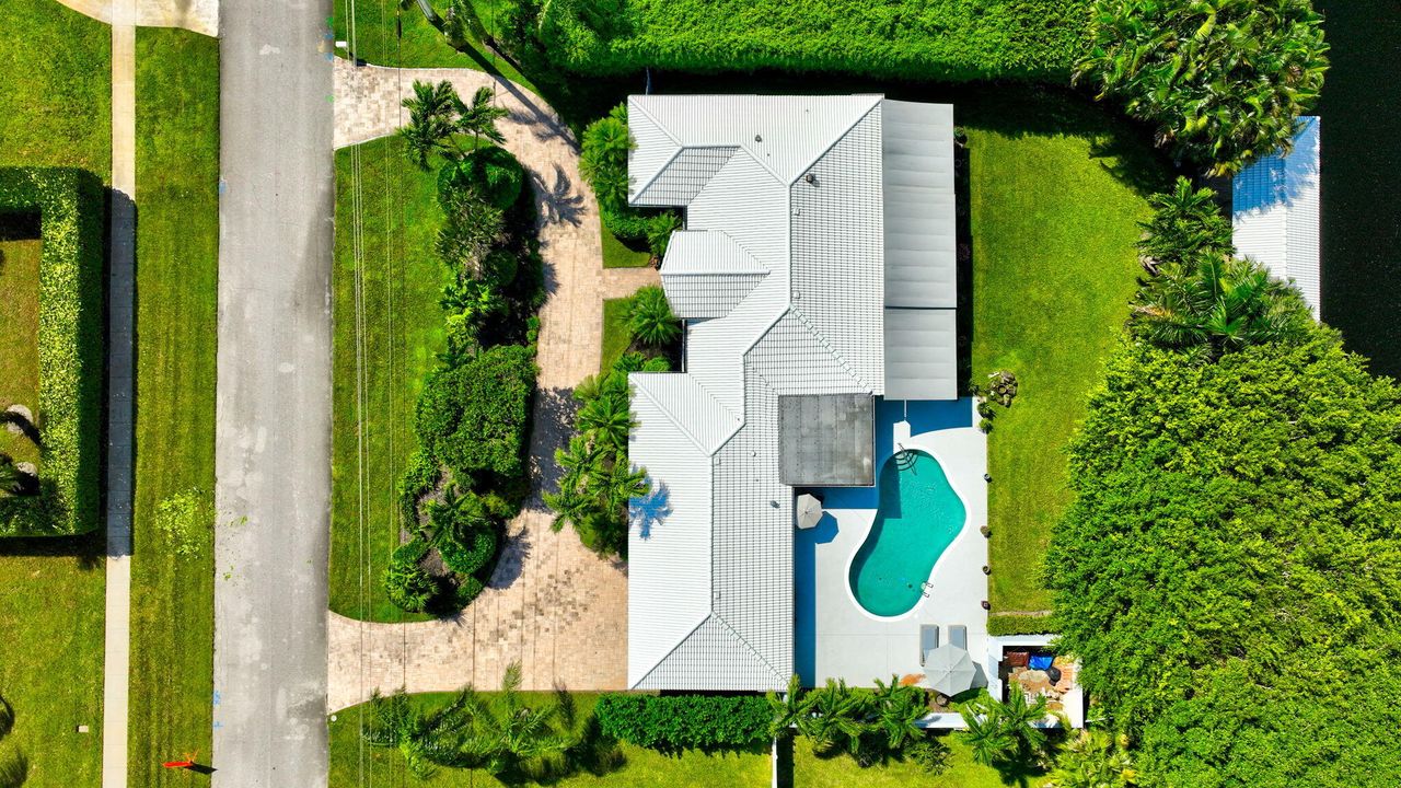 合同活跃: $1,875,000 (3 贝兹, 2 浴室, 1944 平方英尺)