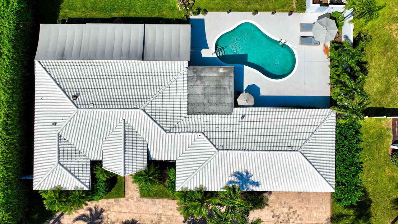 合同活跃: $1,875,000 (3 贝兹, 2 浴室, 1944 平方英尺)