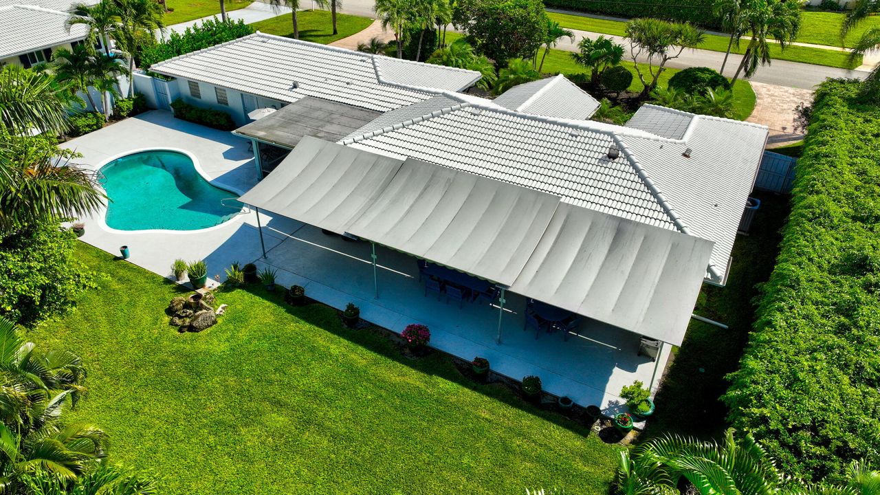 合同活跃: $1,875,000 (3 贝兹, 2 浴室, 1944 平方英尺)