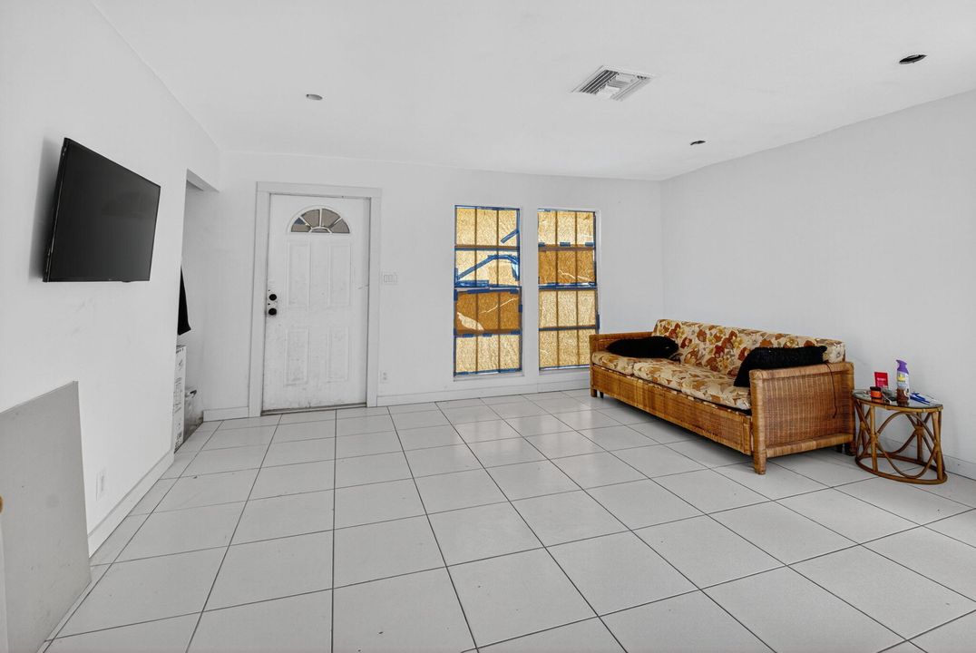 For Sale: $485,000 (3 beds, 1 baths, 1641 Square Feet)