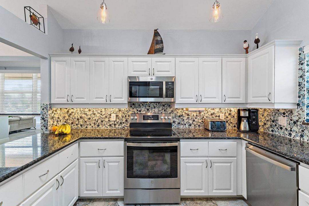 For Sale: $1,299,000 (4 beds, 3 baths, 2200 Square Feet)