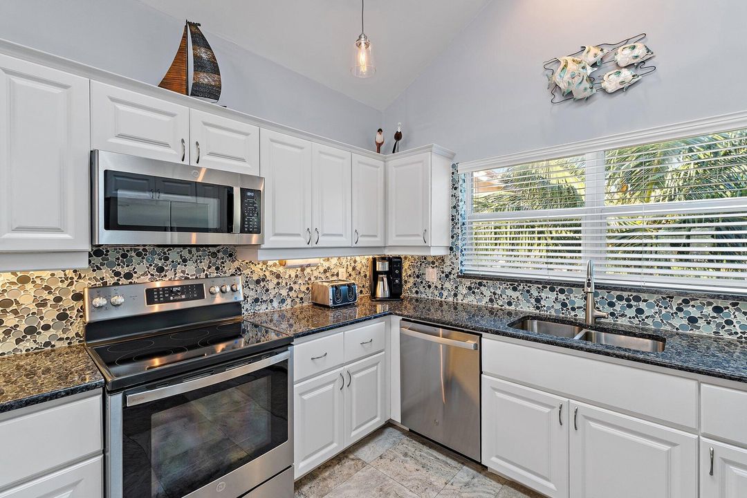 For Sale: $1,299,000 (4 beds, 3 baths, 2200 Square Feet)