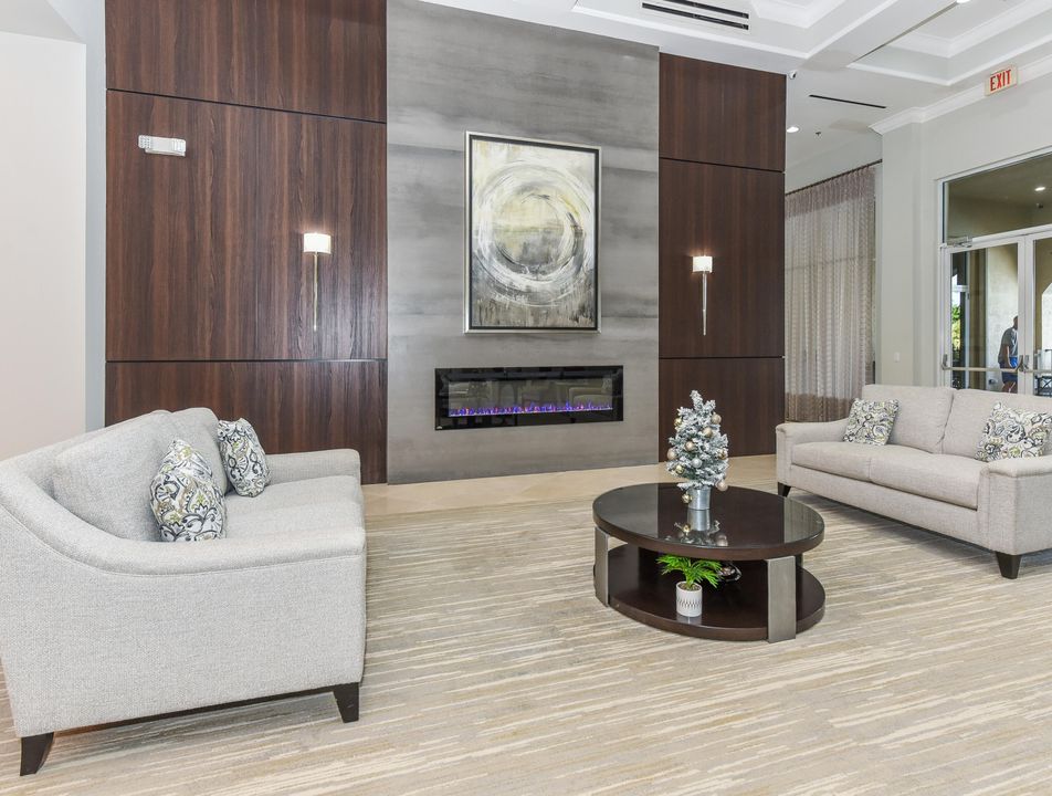 Activo con contrato: $649,000 (3 camas, 2 baños, 1894 Pies cuadrados)