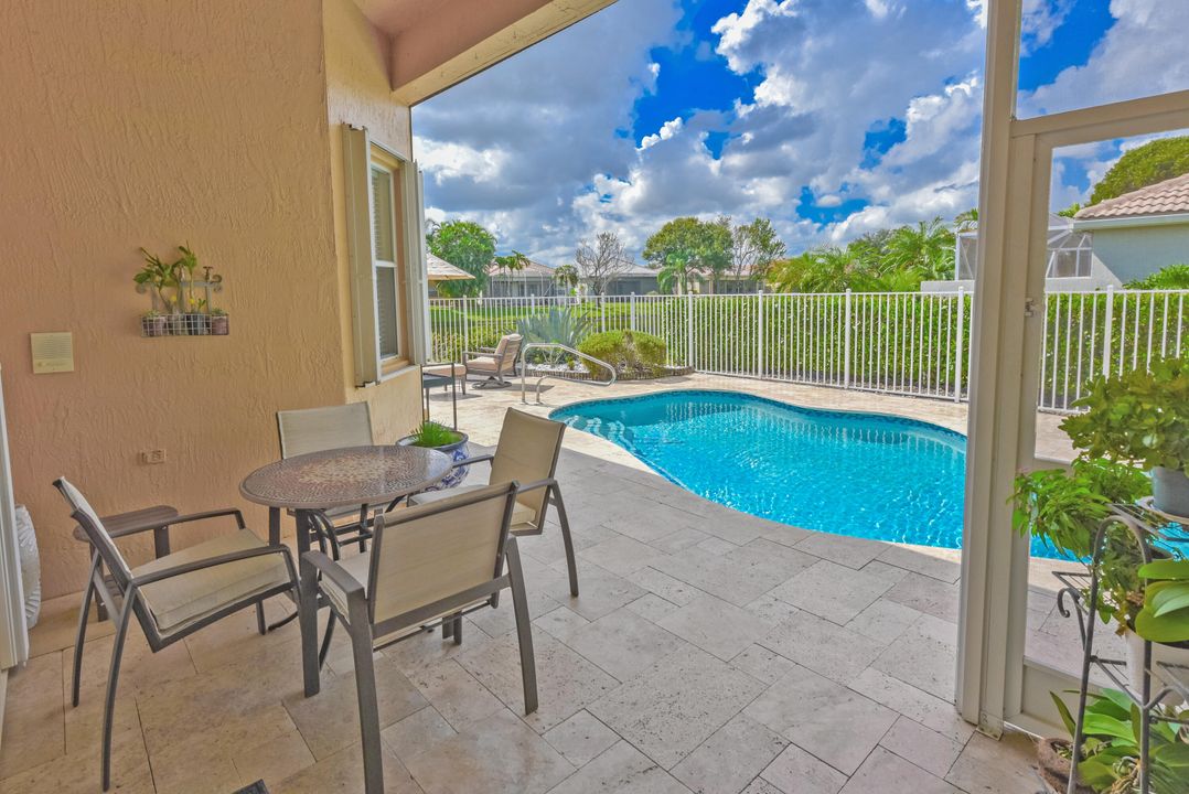 Activo con contrato: $649,000 (3 camas, 2 baños, 1894 Pies cuadrados)