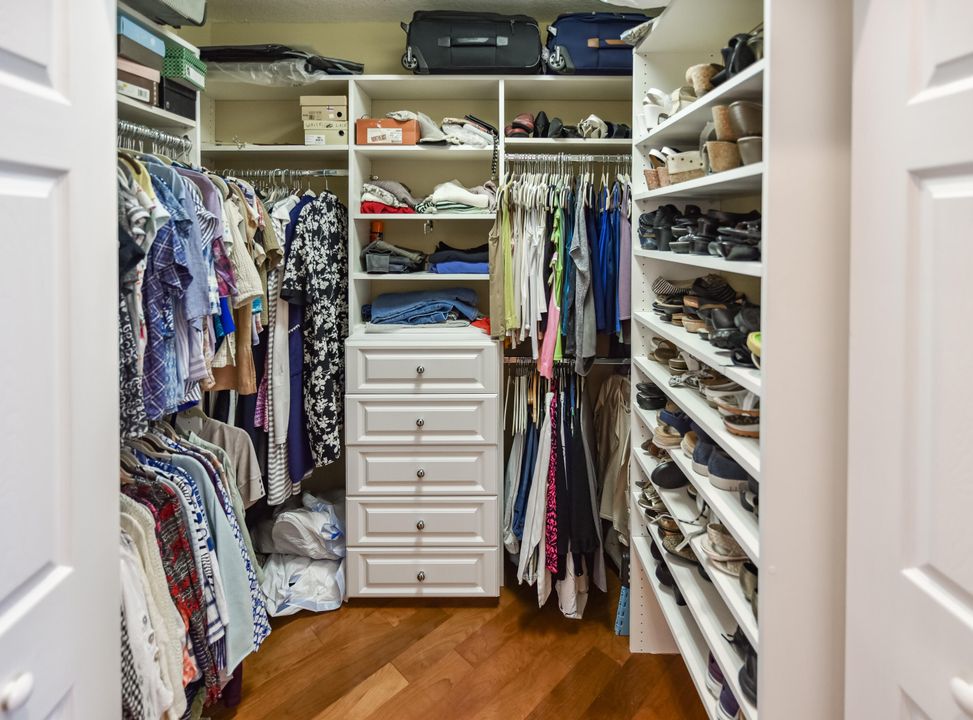 Activo con contrato: $649,000 (3 camas, 2 baños, 1894 Pies cuadrados)