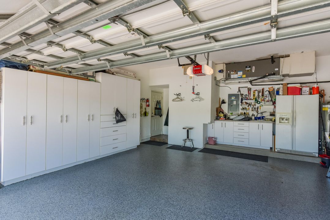 Activo con contrato: $649,000 (3 camas, 2 baños, 1894 Pies cuadrados)