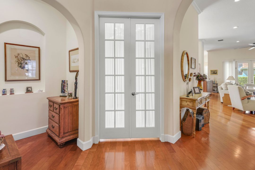 Activo con contrato: $649,000 (3 camas, 2 baños, 1894 Pies cuadrados)