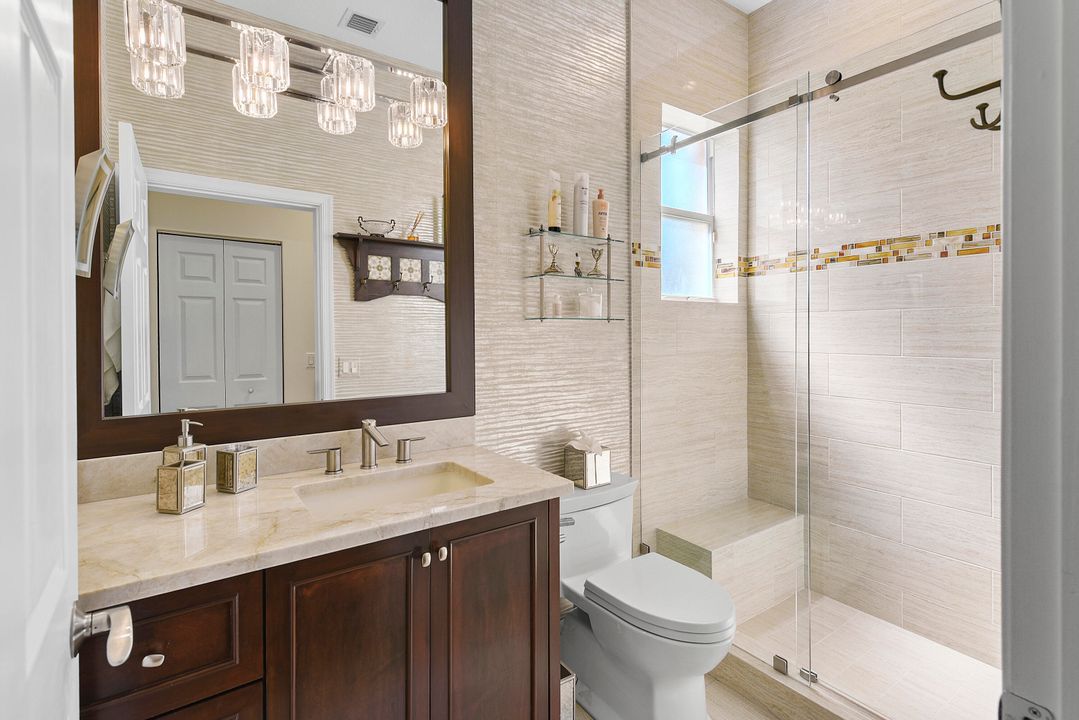 Activo con contrato: $649,000 (3 camas, 2 baños, 1894 Pies cuadrados)