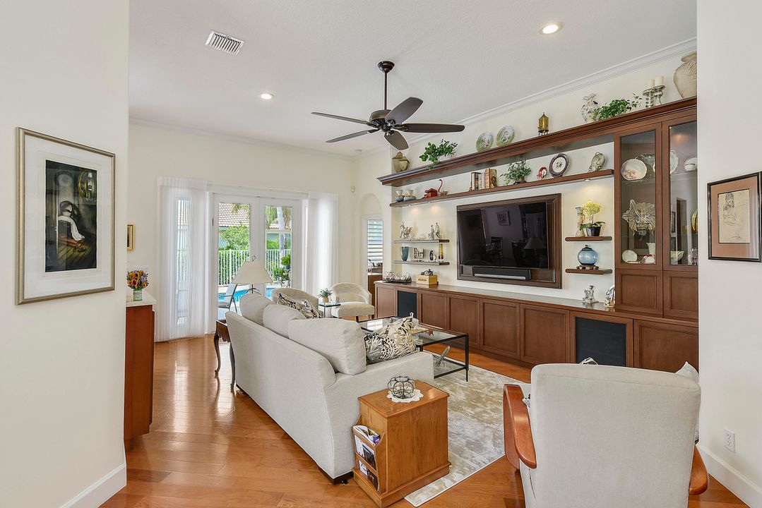 Activo con contrato: $649,000 (3 camas, 2 baños, 1894 Pies cuadrados)