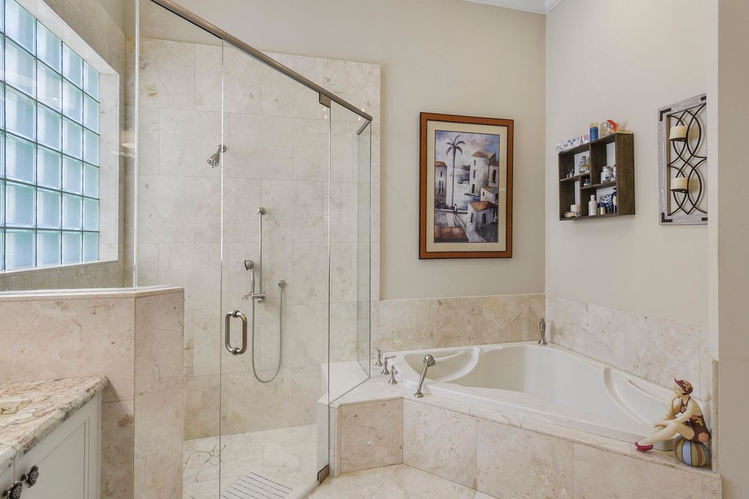 Activo con contrato: $649,000 (3 camas, 2 baños, 1894 Pies cuadrados)