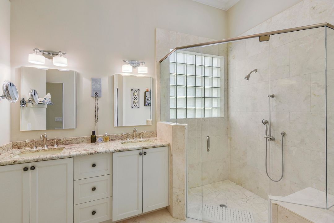 Activo con contrato: $649,000 (3 camas, 2 baños, 1894 Pies cuadrados)