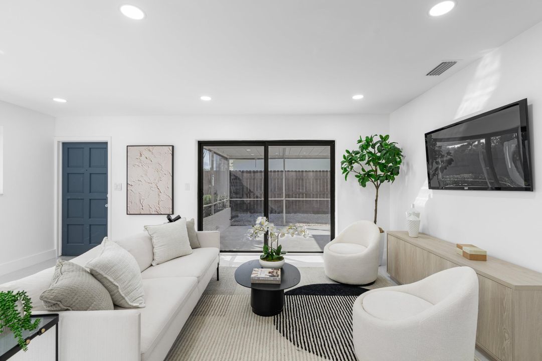 合同活跃: $775,000 (3 贝兹, 2 浴室, 1468 平方英尺)