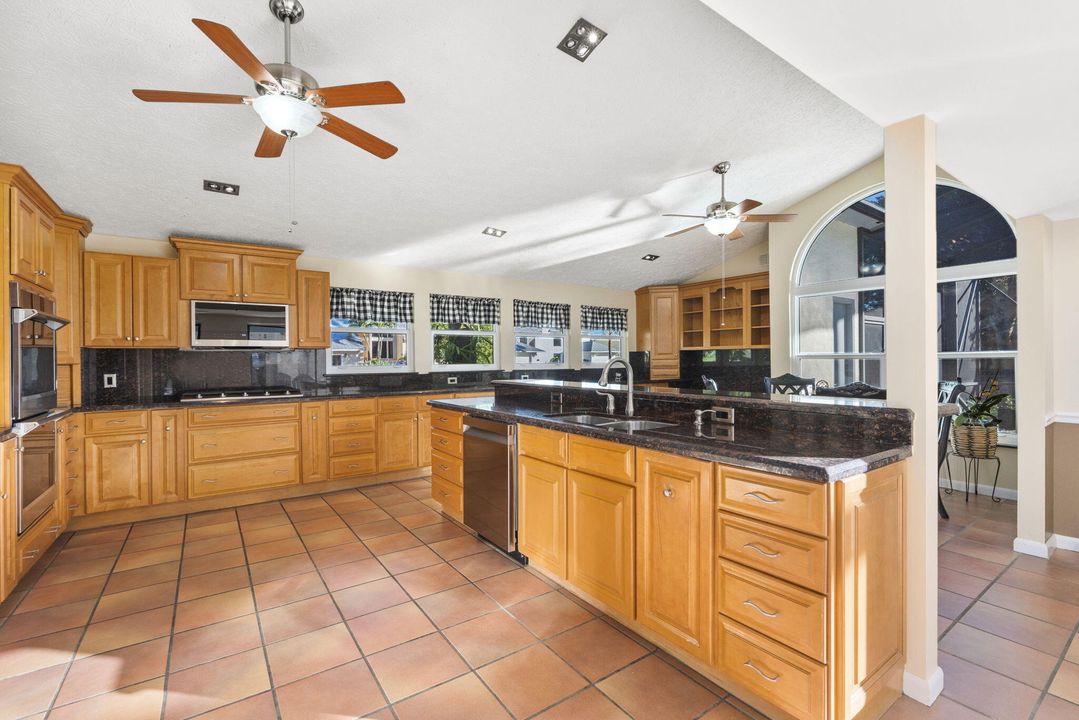 待售: $950,000 (4 贝兹, 3 浴室, 2999 平方英尺)