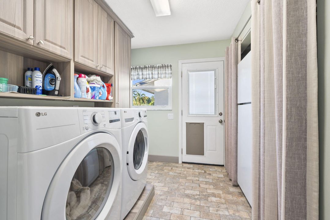 待售: $950,000 (4 贝兹, 3 浴室, 2999 平方英尺)