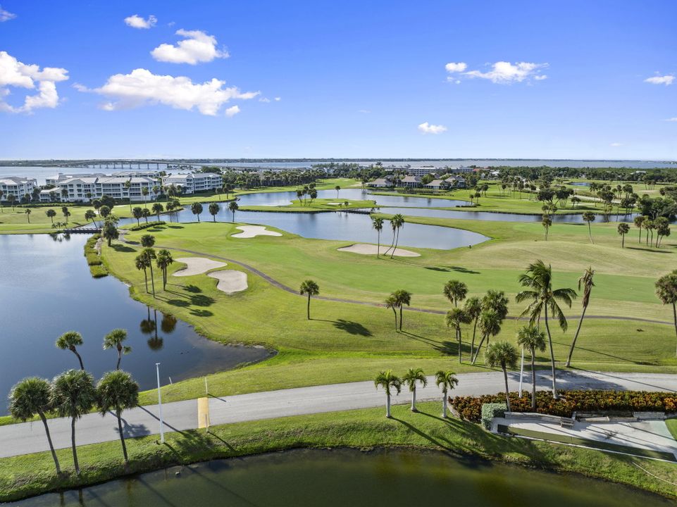 For Sale: $629,900 (2 beds, 2 baths, 1204 Square Feet)